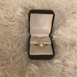 1.03 pear cut diamond engagement ring size 5.50
